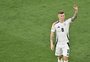 Kroos faz carta de despedida após queda da Alemanha na Eurocopa e quer torcida junto à seleção
