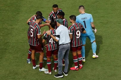 ORLANDO, FLORIDA - JULY 04: Renato Portaluppi, Head Coach of Fluminense FC, gives the team instructions during the FIFA Club World Cup 2025 quarter final match between Fluminense FC and Al Hilal at Camping World Stadium on July 04, 2025 in Orlando, Florida.   Michael Reaves/Getty Images/AFP (Photo by Michael Reaves / GETTY IMAGES NORTH AMERICA / Getty Images via AFP)<!-- NICAID(16074676) -->