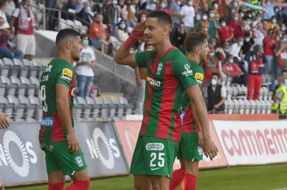 futebol , Ricardinho , Grêmio, Marítimo<!-- NICAID(14889138) -->