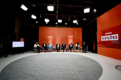 PORTO ALEGRE, RS, BRASIL, 11-09-2026 Candidatos ao Senado pelo Rio Grande do Sul participam de debate no estúdio da RBS TV, em Porto Alegre, nesta sexta-feira (11). O encontro reúne os oito candidatos na disputa pelas vagas do Estado no Senado Federal nas eleições de 2026.Foto: Jeff Botega/Grupo RBS<!-- NICAID(16363680) -->
