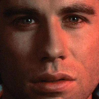 John Travolta em Um Tiro na Noite (1981), de Brian De Palma<!-- NICAID(14779850) -->