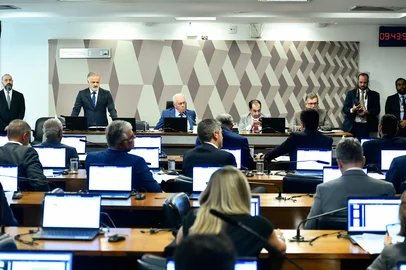 CCJ - Comissão de Constituição, Justiça e CidadaniaComissão de Constituição, Justiça e Cidadania (CCJ) realiza reunião com 6 itens. Entre eles, o PL 5.490/2023, que altera o art. 323 do Decreto-Lei nº 3.689, de 3 de outubro de 1941 – Código de Processo Penal, para tornar insuscetíveis de fiança os crimes relacionados à prática da pedofilia. Foto: Geraldo Magela/Agência SenadoIndexador: Geraldo MagelaFonte: Agência SenadoFotógrafo: g<!-- NICAID(16042395) -->