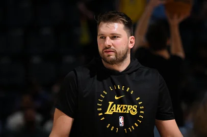 MEMPHIS, TN - MARCH 29: Luka Doncic #77 of the Los Angeles Lakers warms up before the game against the Memphis Grizzlies on March 29, 2025 at FedExForum in Memphis, Tennessee. NOTE TO USER: User expressly acknowledges and agrees that, by downloading and or using this photograph, User is consenting to the terms and conditions of the Getty Images License Agreement. Mandatory Copyright Notice: Copyright 2025 NBAE   Grant Burke/NBAE via Getty Images/AFP (Photo by Grant Burke / NBAE / Getty Images / Getty Images via AFP)<!-- NICAID(16013133) -->