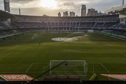 Movimentação no Estádio Couto Pereira, em Curitiba, Paraná., local do GreNal 442 - Foto: Jefferson Botega/Agência RBS<!-- NICAID(15795635) -->
