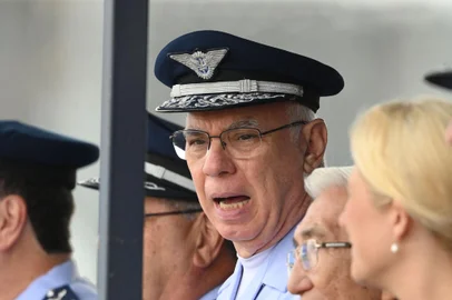 Brigadier Marcelo Kanitz Damasceno (C), nominated for Air Force Commander by Brazil's President-elect Luiz Inacio Lula da Silva, attends the presentation ceremony of Brazilian Air Force F-39E Gripen fighter jet at Anapolis Air Base, Goias State, Brazil, on December 19, 2022. (Photo by EVARISTO SA / AFP)<!-- NICAID(15305802) -->