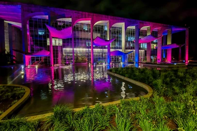 Brasília (DF), 29/01/2024, Iluminação especial no Palá¡cio da Justiça em comemoração ao Dia da Visibilidade Trans<!-- NICAID(15664042) -->