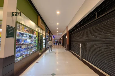 Recém fechada, loja que era do Nacional em shopping será ampliada para receber outro supermercado<!-- NICAID(16116059) -->