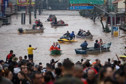 CANOAS, 04/05/2024, Resgate de pessoas em inundação em Canoas<!-- NICAID(15754421) -->