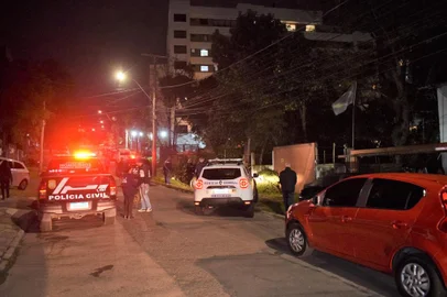 Jovens são mortos a machadadas na zona norte de Porto Alegre<!-- NICAID(15461793) -->