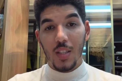 Zé Vaqueiro volta às redes sociais e fala sobre a morte do filho, Arthur, aos 11 meses.<!-- NICAID(15817188) -->