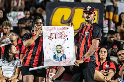 VITÓRIA X GRÊMIOBA - FUTEBOL/BRASILEIRÃO/VITÓRIA X GRÊMIO - ESPORTES - Torcida do Vitória antes da partida com   a equipe do Grêmio válida pela sexta   rodada do Campeonato Brasileiro   realizada no Estádio Manoel Barradas,   em Salvador (BA), na noite deste   domingo, 27 de abril de 2025.   27/04/2025 - Foto: JUNIOR DAMASCENO/MYPHOTO PRESS/ESTADÃO CONTEÚDOEditoria: ESPORTESLocal: SALVADORIndexador: JUNIOR DAMASCENOFonte: MyPhoto PressFotógrafo: MYPHOTO PRESS<!-- NICAID(16025442) -->
