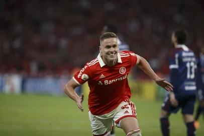 Porto Alegre, RS, Brasil, 17/04/2022 - Internacional vs Fortaleza pelo Campeonato Brasileiro Série A 2022 - Foto: Jefferson Botega/Agência RBSIndexador: RAUL PEREIRA<!-- NICAID(15071166) -->