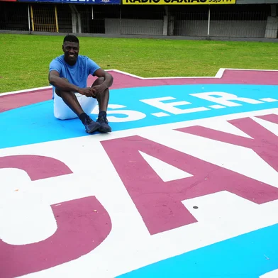 CAXIAS DO SUL, RS, BRASIL, 05/04/2023. Final do Campeonato Gaúcho - ex-jogador Adão, centroavante do Caxias no título de 2000. Agora, torcedor grená. (Porthus Junior/Agência RBS)<!-- NICAID(15395291) -->