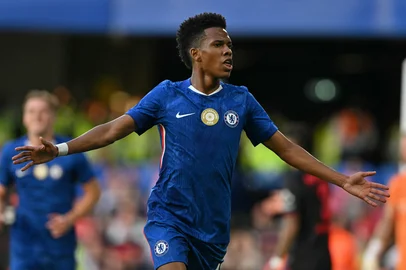 Chelsea's Brazilian midfielder #41 Estevao celebrates after scoring the opening goal of the pre-season friendly football match between Chelsea and Bayer Leverkusen at Stamford Bridge in London on August 8, 2025. (Photo by Glyn KIRK / AFP)<!-- NICAID(16097617) -->