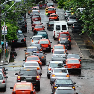 trânsito , porto alegre , vasco da gama , lentidão , congestionamento , chuva, 24/11/2010<!-- NICAID(6332690) -->