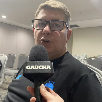 Vice de futebol fala sobre procura do Grêmio por reforços: "Alguns nomes já estão em negociação"<!-- NICAID(16083945) -->