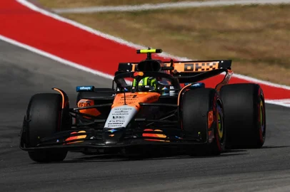 AUSTIN, TEXAS - OCTOBER 17: Lando Norris of Great Britain driving the (4) McLaren MCL39 Mercedes on track during practice ahead of the F1 Grand Prix of United States at Circuit of The Americas on October 17, 2025 in Austin, Texas.   Clive Mason/Getty Images/AFP (Photo by CLIVE MASON / GETTY IMAGES NORTH AMERICA / Getty Images via AFP)<!-- NICAID(16148847) -->