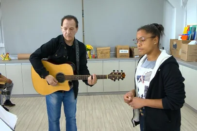 Aulas de música ajudam no desenvolvimento e na inclusão de alunos da Apae de Tapejara<!-- NICAID(15497877) -->