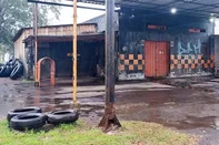Um funcionário de uma borracharia morreu após a explosão de um pneu em Canoas, na Região Metropolitana de Porto Alegre. O acidente aconteceu por volta das 19h de quarta-feira (16), enquanto o profissional realizava a troca do acessório.<!-- NICAID(16082258) -->