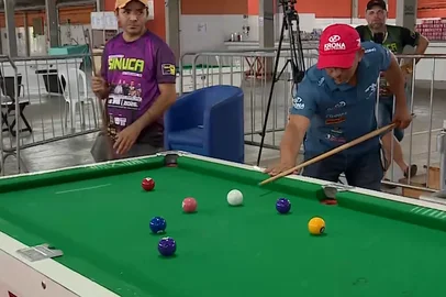 Lobisomem da Meia-Noite e Baianinho de Mauá no torneio de sinuca em Tramandaí