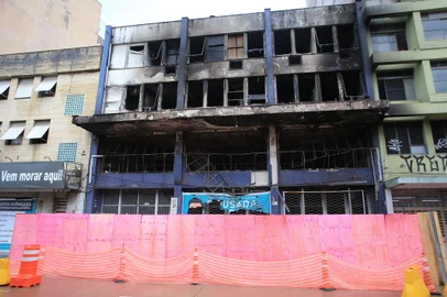 Prédio incendiado da pousada Garoa a espera de outras perícias. FOTO: RONALDO BERNARDI, AGÊNCIA RBS<!-- NICAID(15747795) -->
