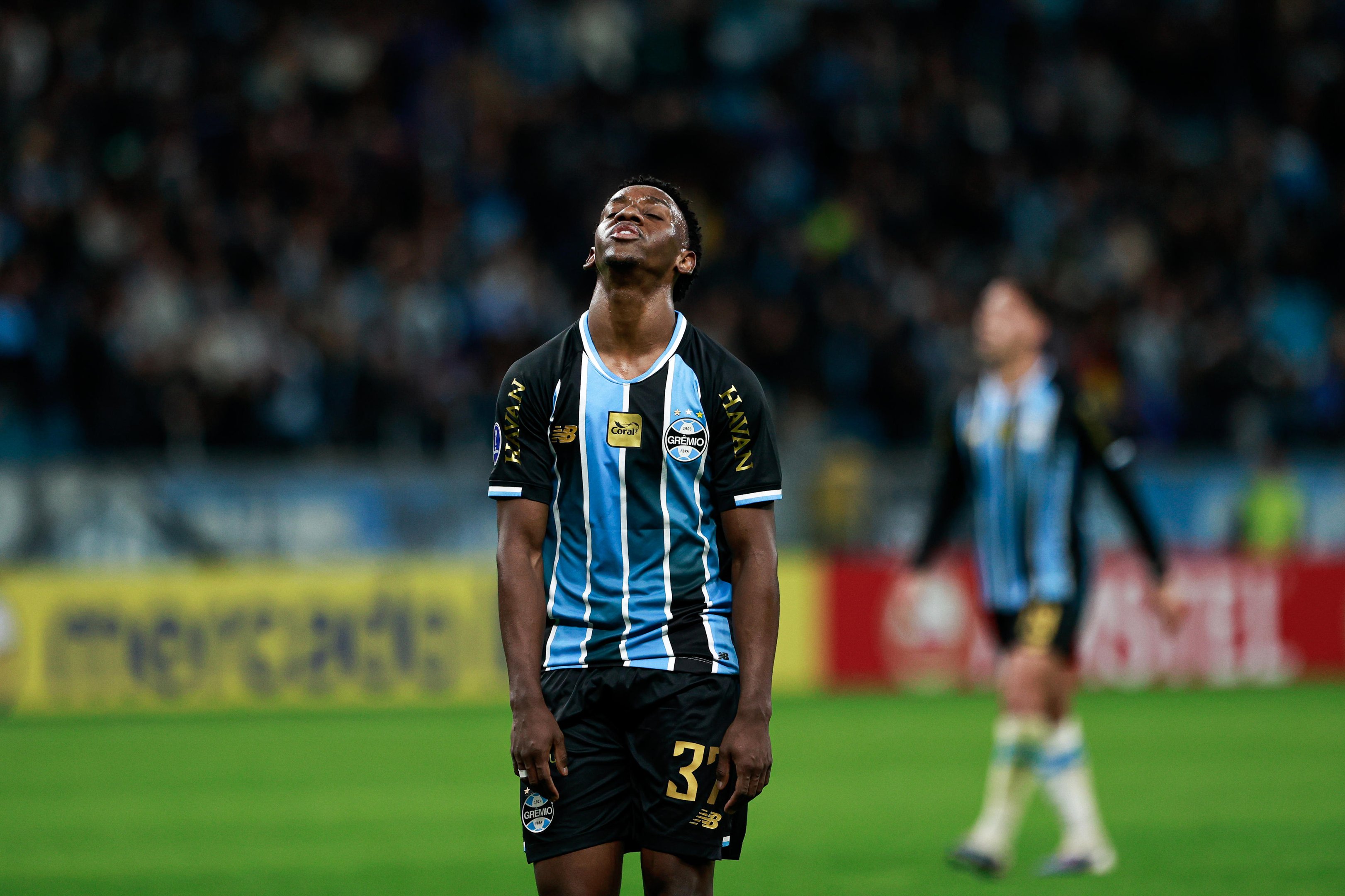 Grêmio recusa proposta do Real Betis e mantém Gabriel Mec