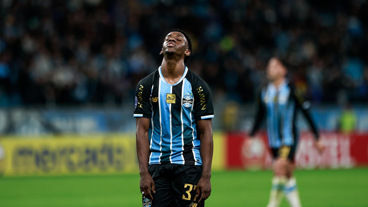 Grêmio recusa proposta do Real Betis e mantém Gabriel Mec