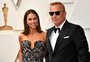 Ex-esposa de Kevin Costner pede US$ 248 mil de pensão alimentícia, diz revista