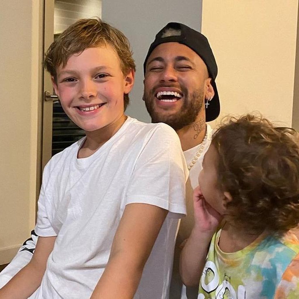Morando em Barcelona, com inglês fluente e longe dos gramados, filho de  Neymar completa 12 anos | GZH