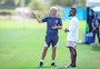 Ex-jogador do Grêmio e da Seleção acompanha treino e elogia Luís Castro: “Treinador de quem gosto muito”