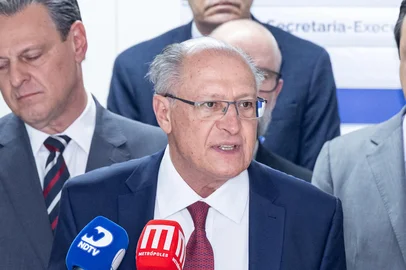 BRASÍLIA, DF, BRASIL - 15/07/2025 - Alckmin fala a jornalistas após reuniões com empresários do agronegócio<!-- NICAID(16081138) -->