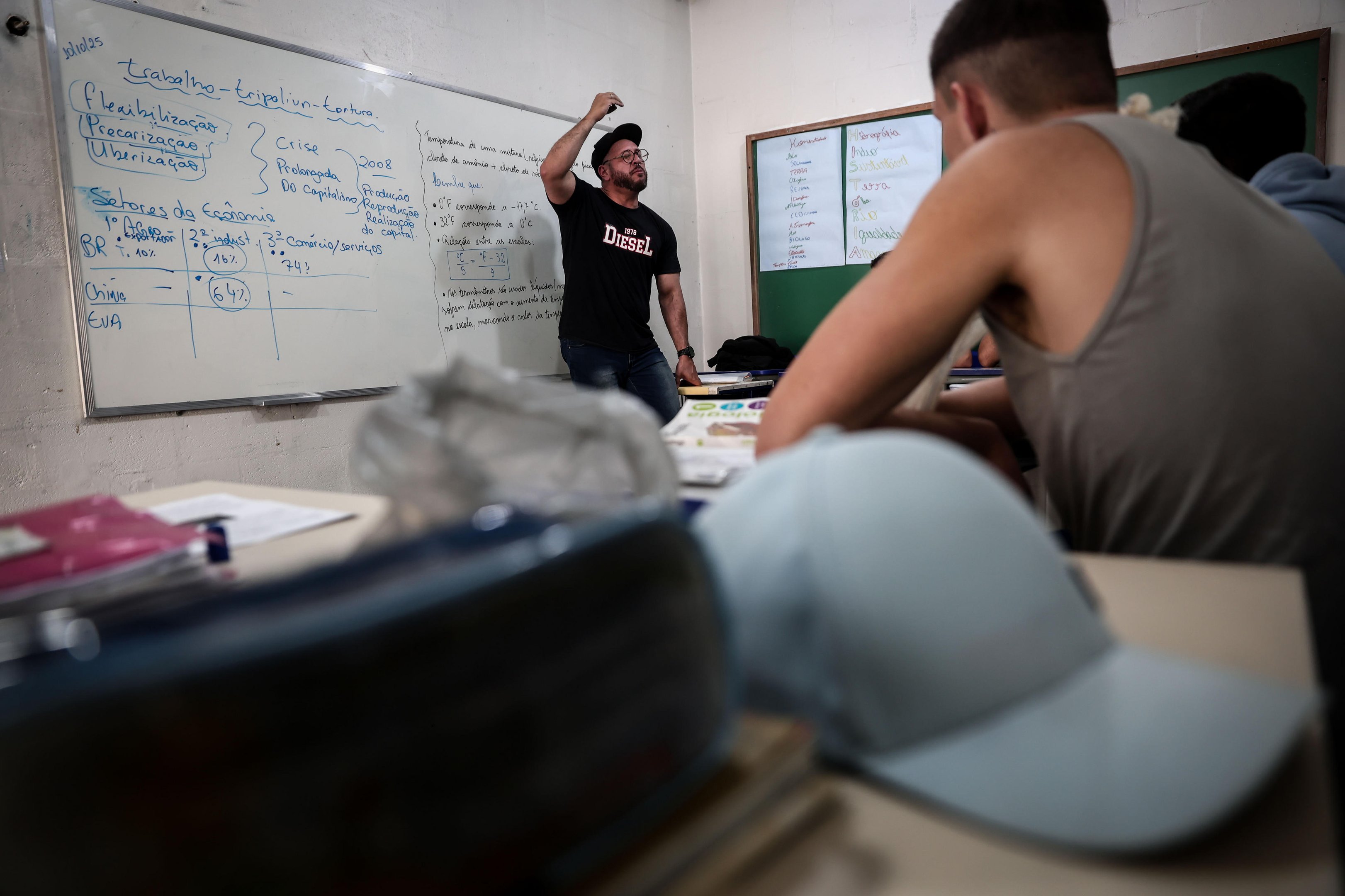 Cama de concreto, acesso restrito a escova de dente e sem vaso sanit&aacute;rio: como &eacute; por dentro de uma unidade padr&atilde;o da Fase