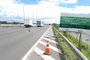 Uma faixa em cada sentido da freeway, nas pontes sobre o canal DNOS I foi interrompida no km 88, em Porto Alegre<!-- NICAID(15540853) -->