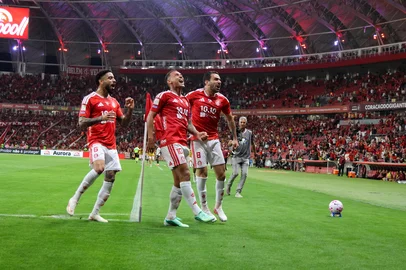 Ricardo Duarte / Inter/Divulgação Inter vence o Corinthians por 2 a 1 no Beira-Rio. Partida foi válida pela 29ª rodada do Brasileirão e marcou a estreia do técnico Eduardo Baptista.<!-- NICAID(16382903) -->
