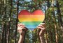 Famosos se manifestam no Dia do Orgulho LGBT+