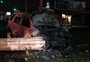 Carro pega fogo após derrubar poste na zona sul de Porto Alegre
