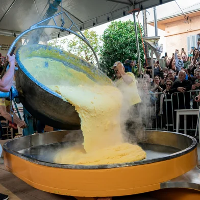 O Polentaço de Monte Belo do Sul tem um novo recorde de público. Durante o sábado(17) e o domingo(18) passaram pela Praça Padre José Forlin, 25 mil pessoas que puderam conferir uma das celebrações mais autênticas da imigração italiana. <!-- NICAID(16287150) -->