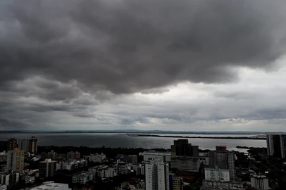 Jonathan Heckler / Agencia RBS porto alegre, rs ,brasilClima. Chuva se aproxima da capital.Local: Porto Alegre<!-- NICAID(16008620) -->