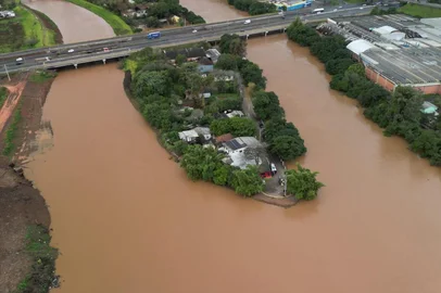 Rio dos Sinos ultrapassa cota de inundação em São Leopoldo, mas prefeitura afirma que não há água nas casas<!-- NICAID(16064258) -->
