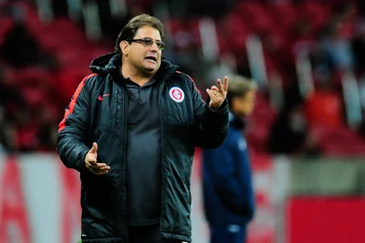PORTO ALEGRE, RS, BRASIL - 10/06/2017 : Inter bate o Náutico e conquista 1ª vitória no Beira-Rio pela Série B. Na foto: técnico Guto Ferreira. (FOTO: BRUNO ALENCASTRO/AGÊNCIA RBS)<!-- NICAID(12965489) -->