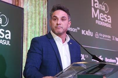 Deputado federal Luciano Zucco (PL-RS), durante Tá Na Mesa da Federasul<!-- NICAID(16086596) -->