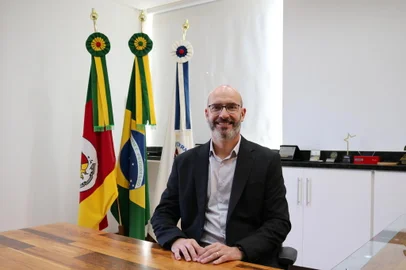 Luciano Schuch é nomeado reitor da UFSM.<!-- NICAID(14977096) -->