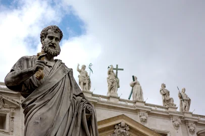 Escultura de St. Peter no Vaticano <!-- NICAID(15979253) -->