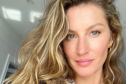 Gisele Bundchen<!-- NICAID(15709618) -->