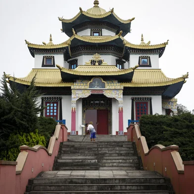 ***USO EXCLUSIVO EM REPORTAGEM NA SUPEREDICAO SOBRE TEMPLOS BUDISTAS FECHADOS NA PANDEMIA*** TRES COROAS, RS, BRASIL, 03-09-2021: Templo Budista Chagdud Gonpa Khadro Ling, em Tres Coroas. O local segue fechado para visitantes devido a pandemia. A comunidade budista mantem isolamento e praticas com restricoes sanitarias. Periodo tem servido para planejamento e adequacao do espaco. (Foto: Mateus Bruxel / Agencia RBS)Indexador: Mateus Bruxel<!-- NICAID(14883921) -->