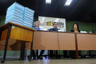 CAXIAS DO SUL, RS, BRASIL, 04/12/2023. A Câmara de Vereadores de Caxias do Sul apresentou em entrevista coletiva o relatório da Comissão Parlamentar de Inquérito da Saúde Pública Municipal. (Bruno Todeschini/Agência RBS)Indexador: BTK<!-- NICAID(15616264) -->