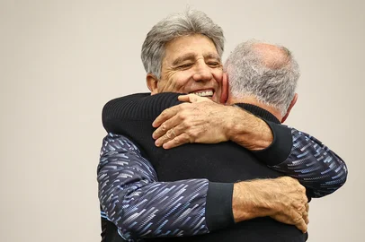 RS - FUTEBOL/ CHEGADA GREMIO  - ESPORTES - Tecnico Renato Portaluppi encontra a delegação do Gremio na chegada ao Rio de Janeiro, onde a equipe enfrenta o Botafogo em confronto valido pela Campeonato Brasileiro 2026. FOTO: LUCAS UEBEL/GREMIO FBPA<!-- NICAID(16366642) -->