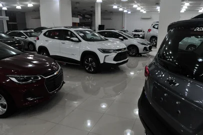 CAXIAS DO SUL, RS, BRASIL, 19/05/2021. Vendas de veículos novos aumenta no RS e Caxias do Sul já passa dos 2,2 mil emplacamentos em 2021. Na foto, setor de carros novos da DGSUL. (Porthus Junior/Agência RBS)<!-- NICAID(14787764) -->