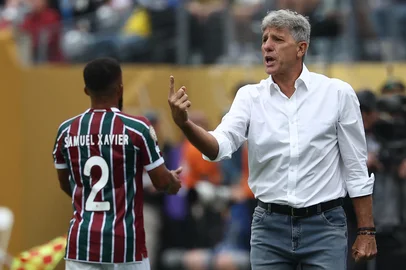 Fluminense's Brazilian head coach Renato Gaucho gestures during the FIFA Club World Cup 2025 Group F football match between Brazil's Fluminense and Germany's Borussia Dortmund at the MetLife stadium in East Rutherford, New Jersey on June 17, 2025. (Photo by FRANCK FIFE / AFP)<!-- NICAID(16061666) -->