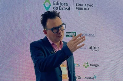 PORTO ALEGRE, RS, BRASIL - 12/12/2025 - Belga radicado na Colômbia, Jean Tromme falou para prefeitos no Granpal Summit, em Porto Alegre (Foto: Dérik Telles/Divulgação)<!-- NICAID(16185993) -->